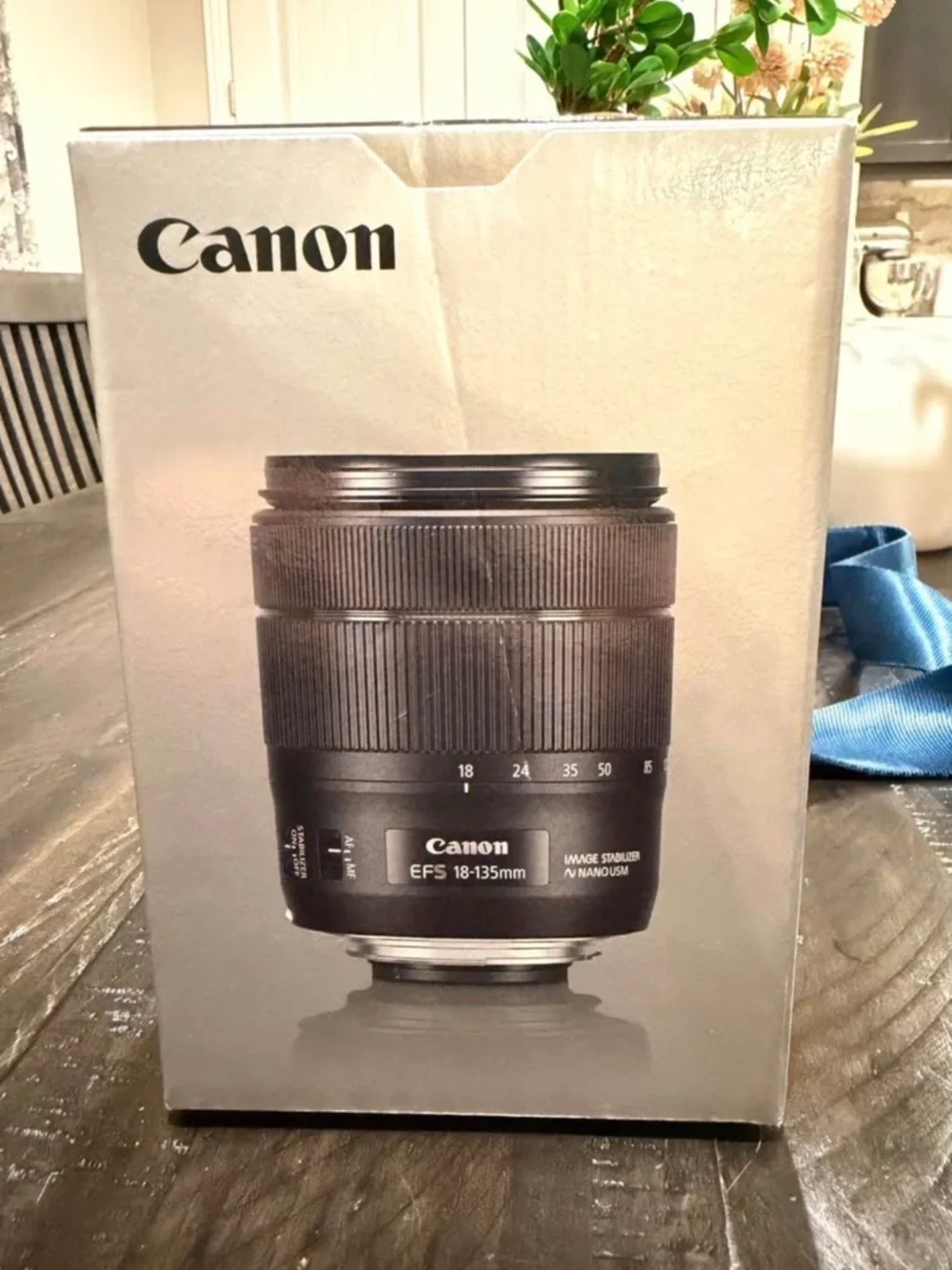 Canon EOS 60D DSLR Camera in Black with Lens